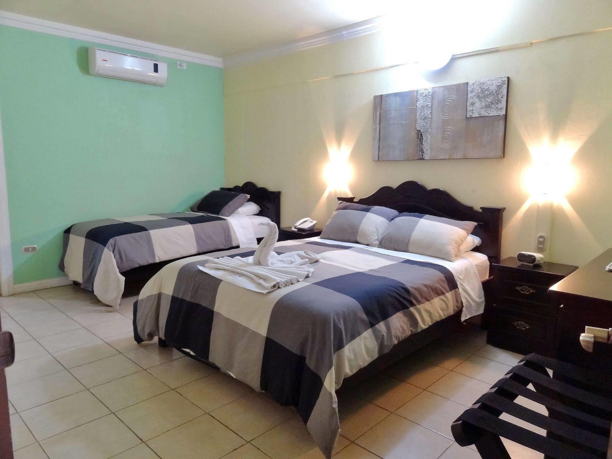 Hotel Eskalima Alajuela ภายนอก รูปภาพ